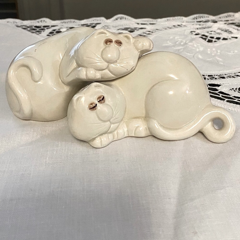 Fitz & Floyd FF Cat Nap Salt Pepper Ceramic Shakers sleeping kitty